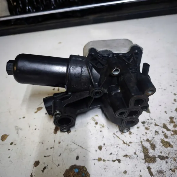 Oljefilterhus Skoda Superb III OEM 05L115389AC image 4