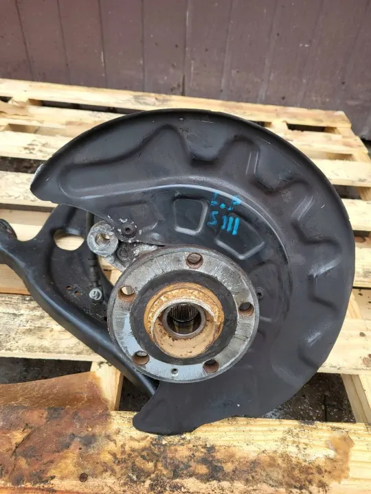 Skoda Superb voorwielnaaf OEM 5Q0407257A image 3