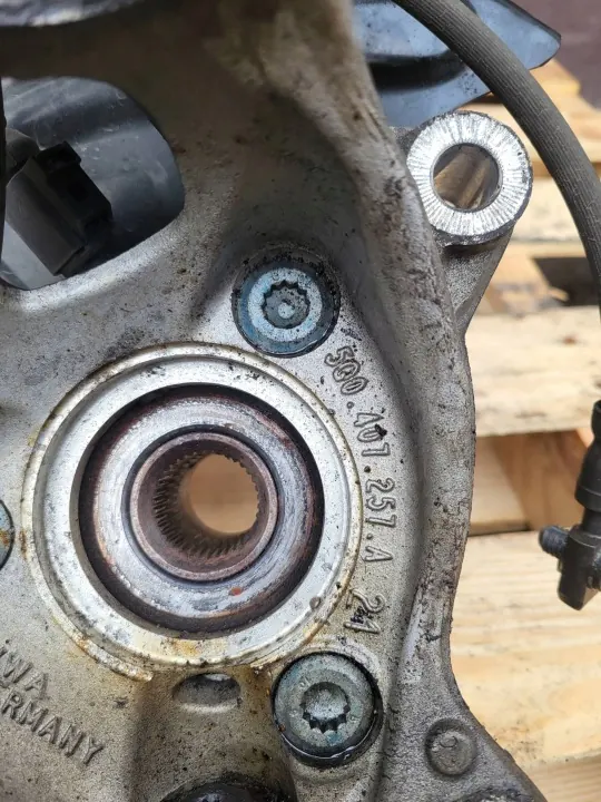 Skoda Superb voorwielnaaf OEM 5Q0407257A image 6