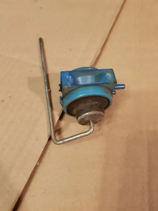 Actuador tapa combustible OEM Siłownik w123 Mercedes W123 image 3