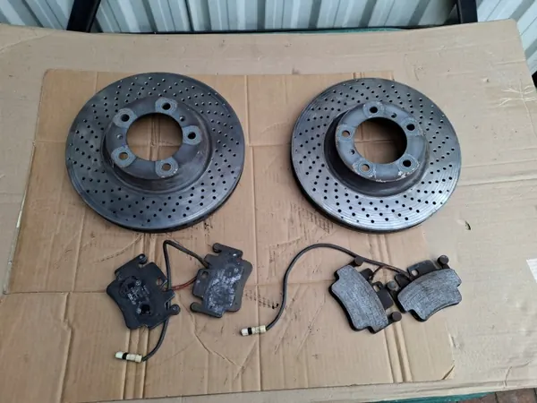 Porsche 911 996 etujarrutuslevyt & -palat OEM 205831/205832 image 2