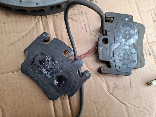 Porsche 911 996 etujarrutuslevyt & -palat OEM 205831/205832 image 3