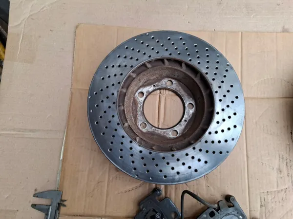 Porsche 911 996 etujarrutuslevyt & -palat OEM 205831/205832 image 9