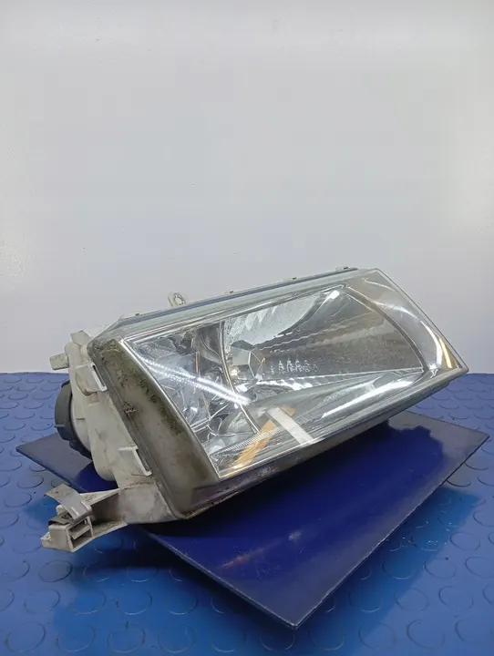 SKODA OCTAVIA II Oikea Etuvalo image 3