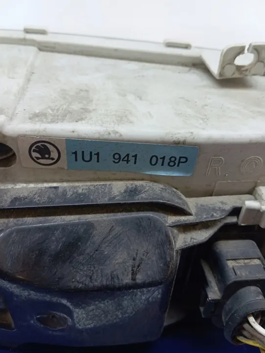 SKODA OCTAVIA II Oikea Etuvalo image 6