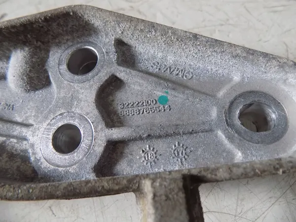 VOLVO XC40 2.0 T5 Vaihteiston Tuki 32222100 32222105 image 4