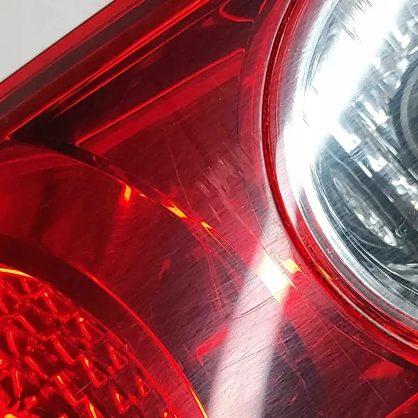 Luz trasera izquierda del maletero Honda Accord 2005 image 5