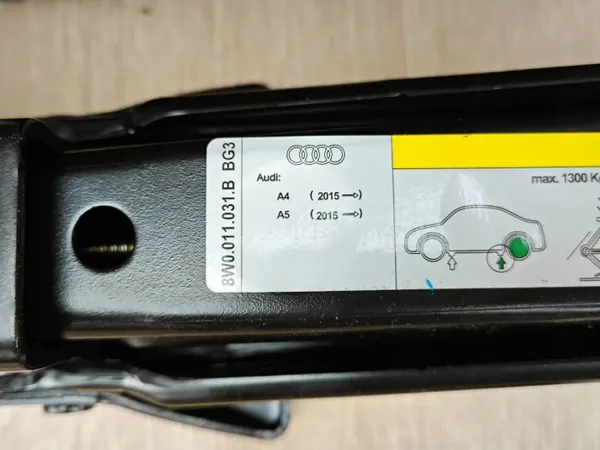 Domkraftsfack OEM 8W0011031B Audi A4 B9 image 6