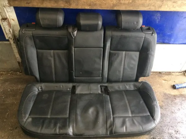 Nahkapenkki OEM 18900 Opel Astra J HB:lle image 2