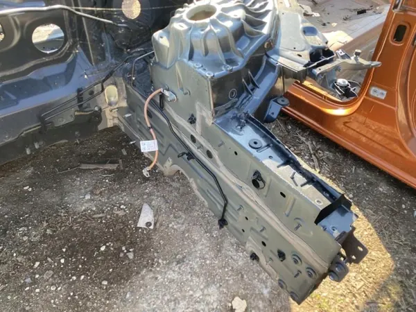 Mercedes-Benz EQE V295 2022 Vorderer linker Kotflügel OEM 271381 image 3