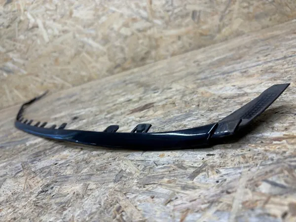Spoiler dianteiro Mercedes C-Class A2068853305 AMG image 3