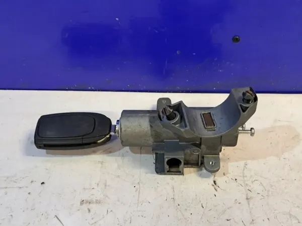 Volvo V70 2004 Schloss-Einsatz OEM 8626324 image 2