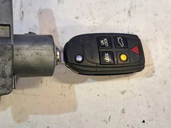Volvo V70 2004 Schloss-Einsatz OEM 8626324 image 3
