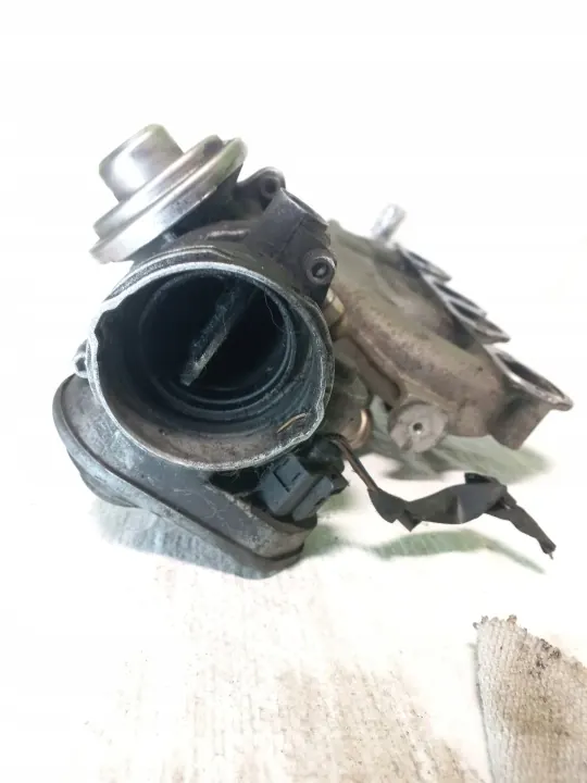 Refrigerador EGR Volkswagen OEM 038131513K usado image 5