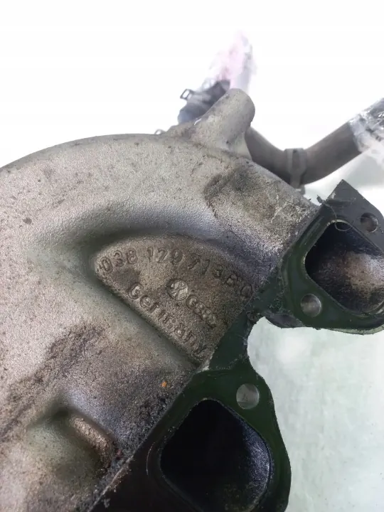 Refrigerador EGR Volkswagen OEM 038131513K usado image 6