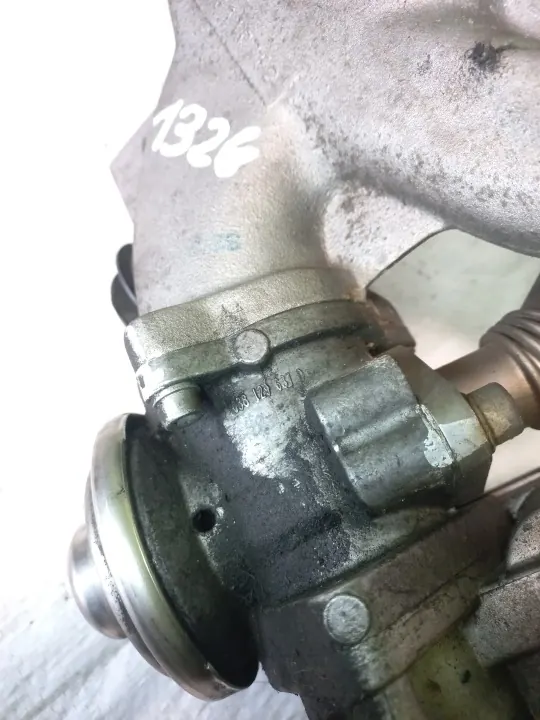 Refrigerador EGR Volkswagen OEM 038131513K usado image 8
