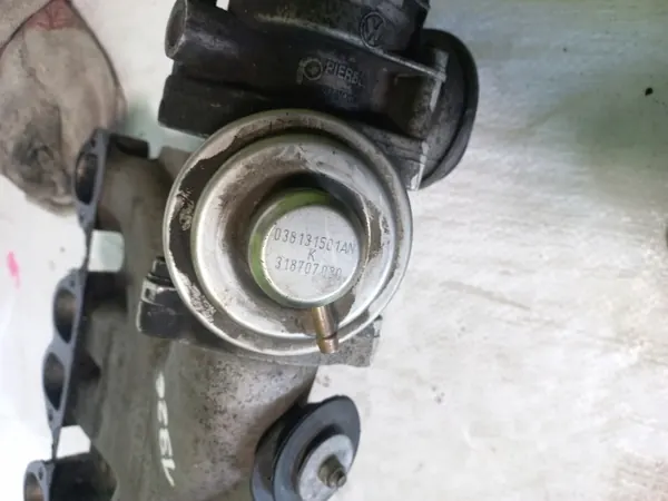 Refrigerador EGR Volkswagen OEM 038131513K usado image 9