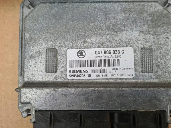 Moottorin ohjausyksikkö Siemens 047906033C image 2
