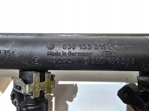 Rampe d'injection VW Polo III 1.4 030906031E image 4