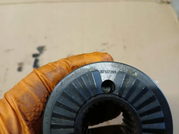 Volvo XC90 2.0 Pignon Distribution OEM 32137295 image 3