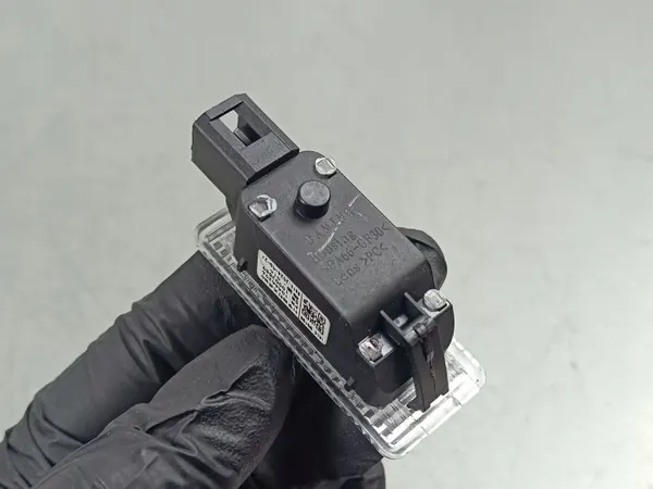 Luz de matrícula MG HS OEM 10466296 - Usado image 3