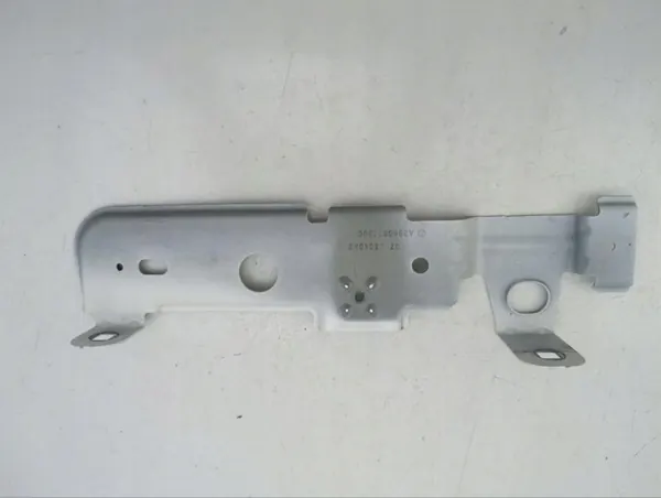 Kotflügelhalter links OEM A2968811300 Mercedes EQS SUV image 3