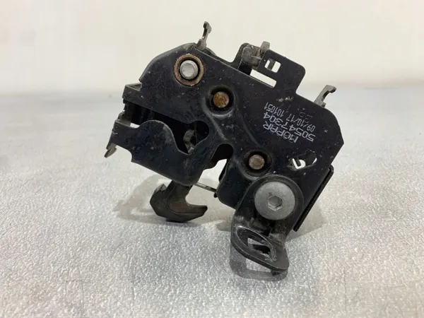 Alfa Romeo Stelvio konepeltilukko OEM FBZ19434 image 2