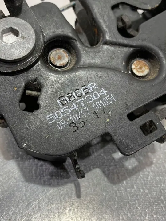 Alfa Romeo Stelvio konepeltilukko OEM FBZ19434 image 3