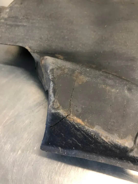 Audi OE 8K0825201E Underbodsskydd image 4