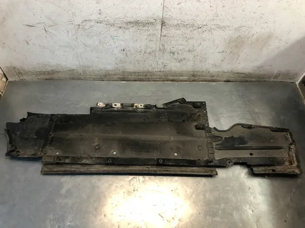 Audi OE 8K0825201E Underbodsskydd image 7