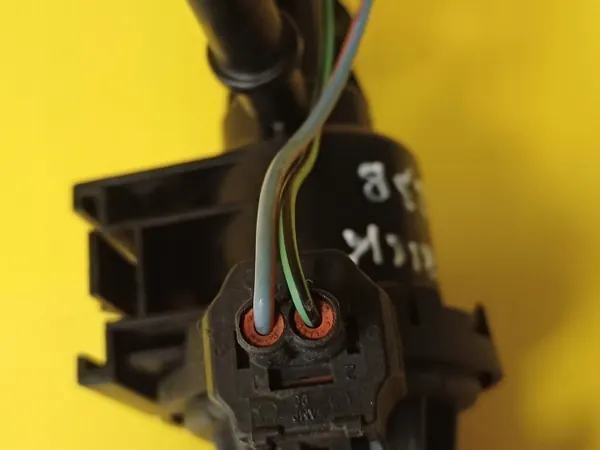 Válvula Solenoide Ford OEM 4U5A9G641AA - Usada image 4