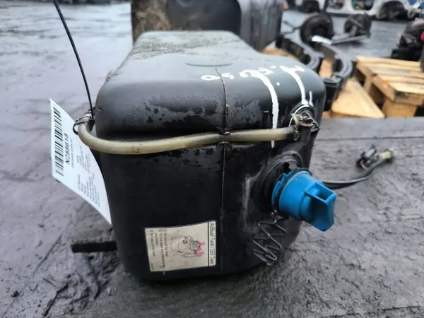 Réservoir AdBlue MITSUBISHI pour Fuso Canter 9C18 image 3