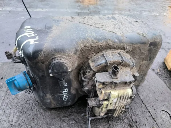 Réservoir AdBlue MITSUBISHI pour Fuso Canter 9C18 image 4
