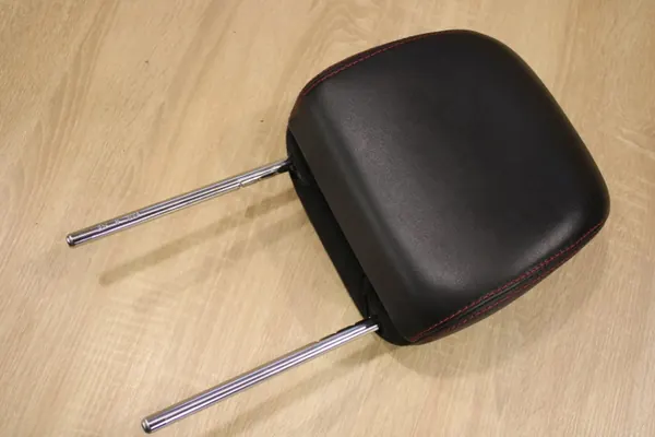 Alfa Romeo Giulietta voor linker hoofdsteun - OEM image 2
