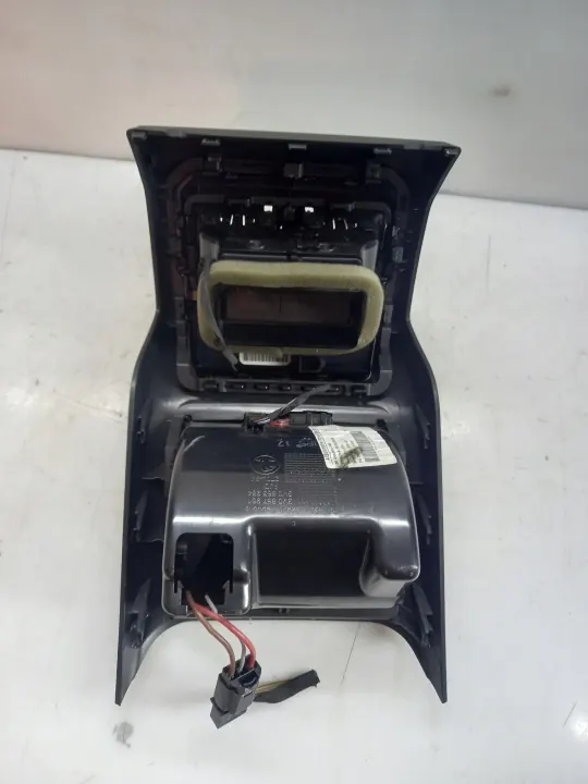 Cenicero trasero OEM 3V0863284 para Skoda Superb III image 4