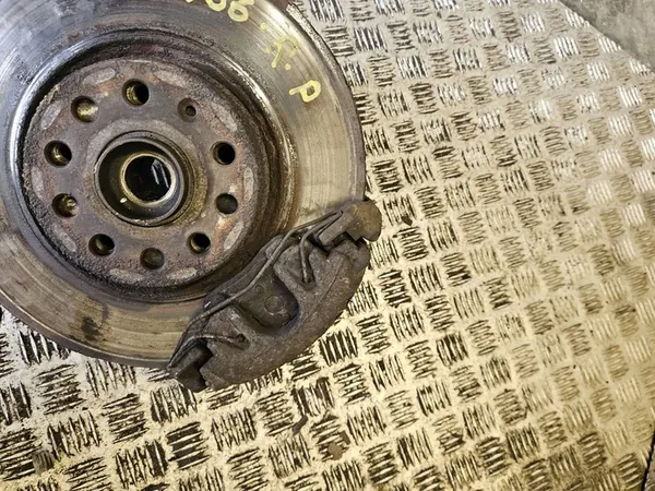 Volkswagen PASSAT B6 2007 Mozzo ruota anteriore destro image 4