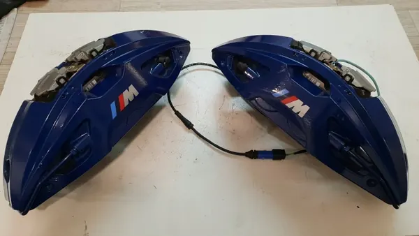 Blaue Bremssättel 374mm BMW G30 G31 OEM image 2