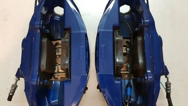 Blaue Bremssättel 374mm BMW G30 G31 OEM image 3