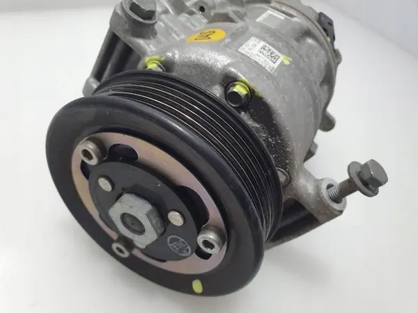 Compressore aria condizionata Volkswagen Touran III 2019 5Q0816803H image 2