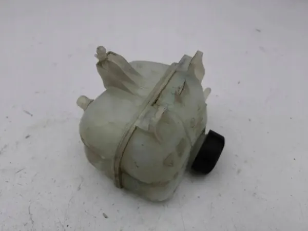 BMW i3 2017 Kylvätske expansionsbehållare OEM 7823626 image 2