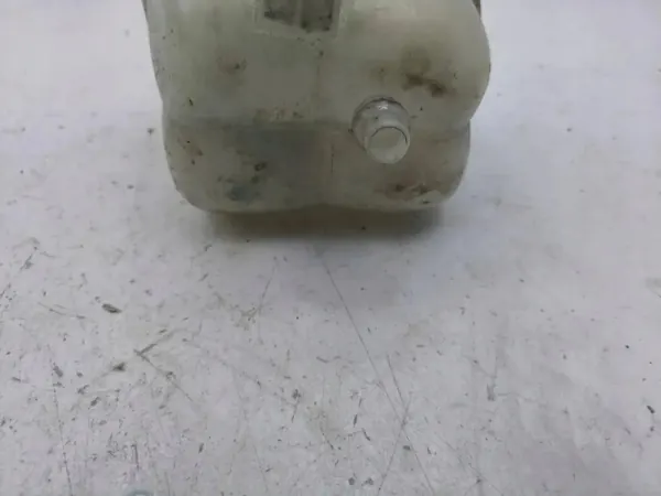 BMW i3 2017 Kylvätske expansionsbehållare OEM 7823626 image 3