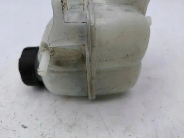 BMW i3 2017 Kylvätske expansionsbehållare OEM 7823626 image 5