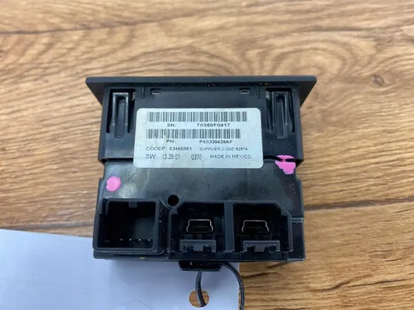 Port USB OEM P68330429AF pour Dodge Ram 1500 2019+ image 3