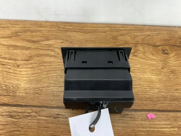 Port USB OEM P68330429AF pour Dodge Ram 1500 2019+ image 4