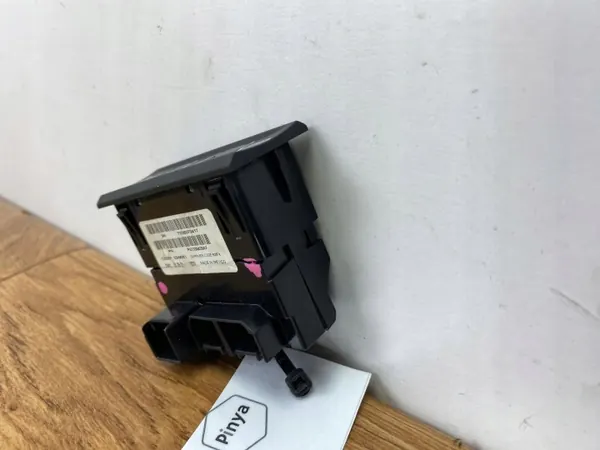 Port USB OEM P68330429AF pour Dodge Ram 1500 2019+ image 5
