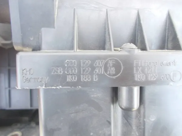 Volkswagen Ilmansuodattimen Kotelo 3C0129607AF image 9