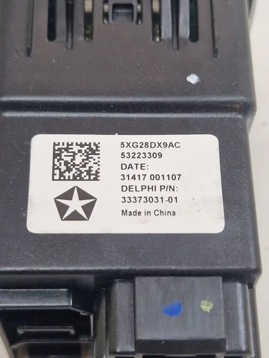 Jeep Compass USB-portti OEM 53223309 - Käytetty image 6