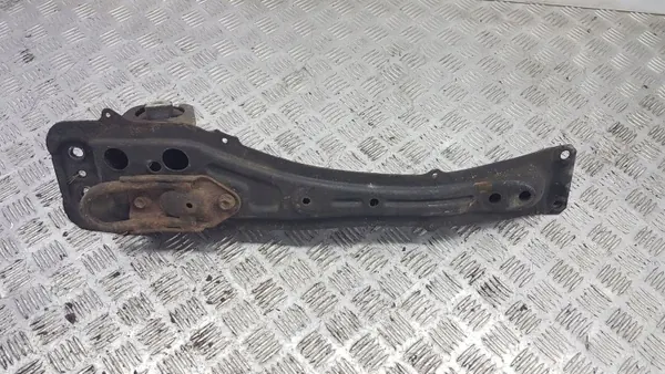 Toyota OE AMD70914 Voorste Hulpframe Gebruikt image 4