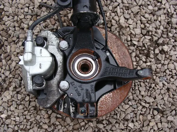 Snodo ammortizzatore anteriore destro Opel Corsa E 1.4 image 4