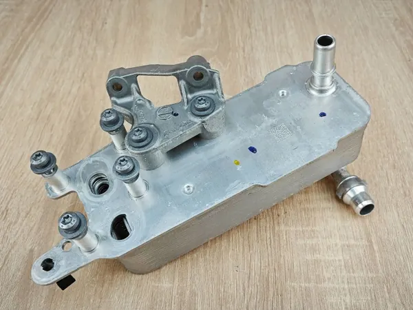 Refroidisseur d'huile OEM 8514515 pour BMW 2.0D image 4